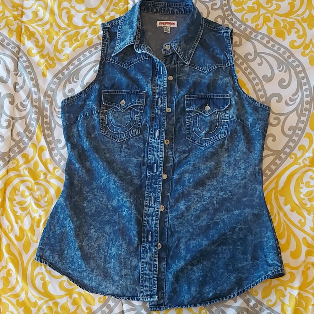 Sleeveless top